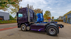 20251019-Tom-Holding-00329